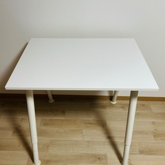 【無料配送あり】IKEA  高さ調整可能テーブル　学習机・パソコンデスク・ダイニングテーブルの画像
