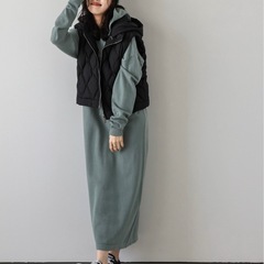 フーディタイプのニットワンピース緑グリーンカーキーの画像