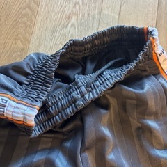 Puma ストライプ柄 ウォームアップパンツ　グレー✖️オレンジラインの画像