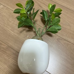 ガジュマル造花とブーケ造花の画像