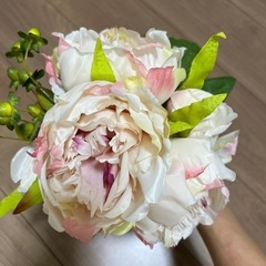 ガジュマル造花とブーケ造花の画像