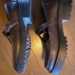 cepo ブラウン ストラップ付きローファーの画像