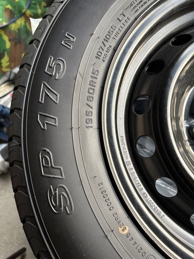 ハイエース　純正タイヤホイールセット　新車外し