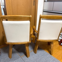 ダイニング肘置き付き回転椅子2脚の画像