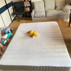 ベッドとマットレスの画像