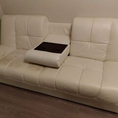 三人掛け合皮ソファベッド下部収納付きの画像