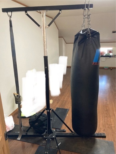 サンドバッグ未使用品、サンドバッグスタンドセット（取引確定) 取り引き中）サンドバッグスタンドセット。オマケ付き。