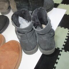UGGアグ　ブーツ出しました　リサイクルでづが　美品ですの画像