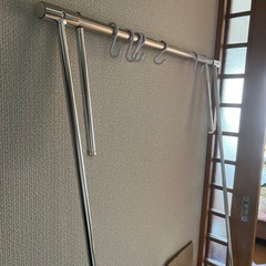 あげます！9月15日までに取りに来てくださる方:立て掛け式ハンガーの画像