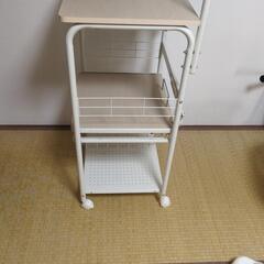 キッチン収納家具の画像