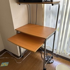 パソコンデスクの画像