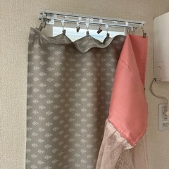 スリット窓　カーテンの画像