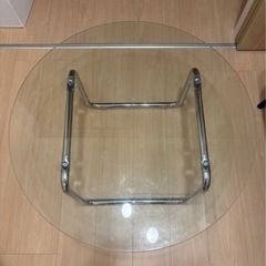 ガラステーブルの画像