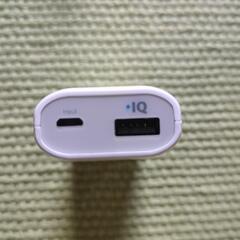ANKERモバイルバッテリーと電話アダプター付きの画像