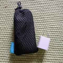 ANKERモバイルバッテリーと電話アダプター付きの画像