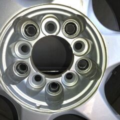 ミシュランのスタッドレスタイヤとホイールセットの画像