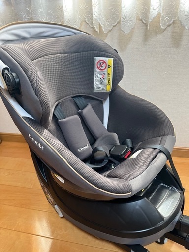美品【Combi】ISOFIX対応　チャイルドシート