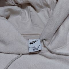 【終了・有難うございました‼】中古美品 NIKE ナイキ プルオーバーパーカー 外側タイル地＆裏起毛 肌触り最高♪ 早い者勝ちです✨✨の画像