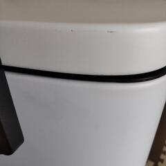 値下げしました　ごみ箱　12L ニトリ　ペダルペールの画像