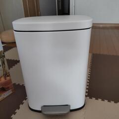 値下げしました　ごみ箱　12L ニトリ　ペダルペールの画像