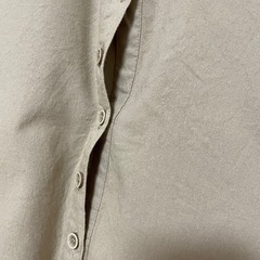ノーカラー　バンドカラー　長袖シャツ　ベージュＭの画像
