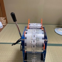 コンパクトな手動式カップシーラーの画像