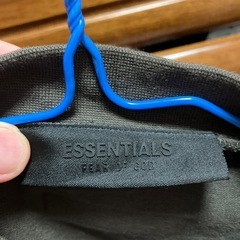 断舎離につき格安処分中「fear of god ESSENTIALS」Tシャツの画像