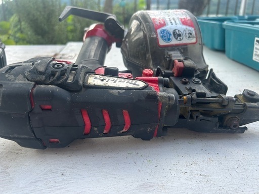 エアー釘打ち機