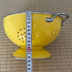 脚付きボウルの画像
