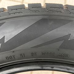 225/60r18  スタッドレス　4本　ピレリ　アイスシンメトリコ　の画像
