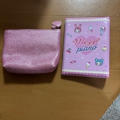 メゾピアノ　ポーチとシール帳の画像