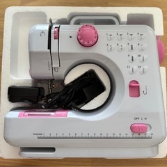 【ほぼ未使用】コンパクト電動ミシン/カラー糸付きの画像