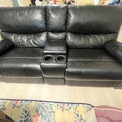 ニトリ　電動リクライニングソファ　黒　ブラック　二人掛け　収納　ドリンクホルダー ニトリ 電動リクライニングソファ 黒 ブラック 二人掛け 収納 ドリンク