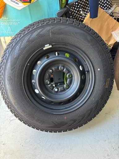 25.26限定特価ハイエース　200系　スタッドレス