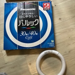 未使用電球３つの画像