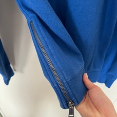 【GUESS】トレーナーの画像