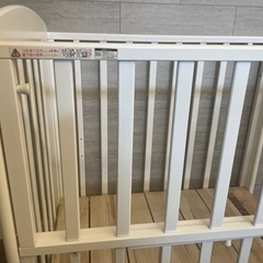 ベビーベッドの画像