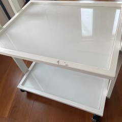 値下げ引取り早い方エステワゴン台白色の画像