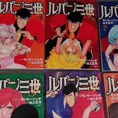 本、マンガ、習字の筆、絵具の筆、色鉛筆、クーピーの画像