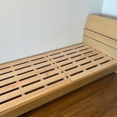 ベッドフレームの画像
