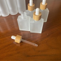 化粧品　ボトルの画像
