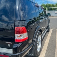 フォードエクスプローラー　正規輸入車の画像