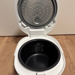 アイリスオーヤマ　ジャー炊飯器（5.5合炊き）　2020年製の画像