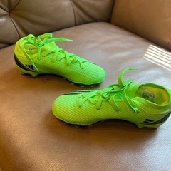 adidas アディダス　キッズ　サッカー　スパイク　サイズ　
19.0の画像