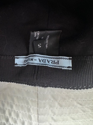 PRADA バケットハット
