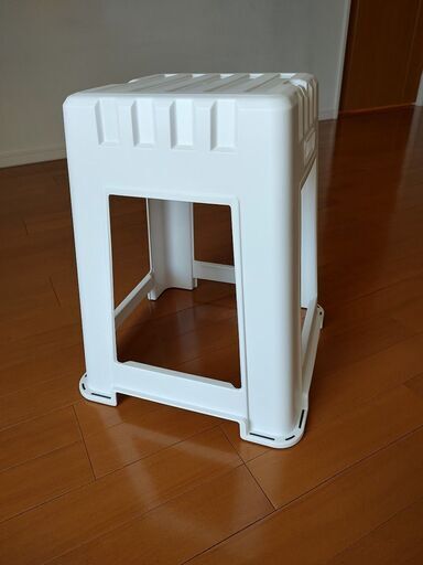 スタッキングスツールイーサプライホワイト EEX-CHS02WH (Pulubi