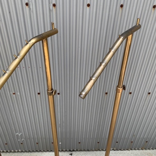 店舗什器 斜めハンガーラック アンティークゴールド