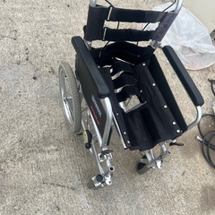 折り畳み車椅子の画像