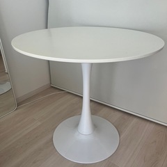 カフェラウンドテーブル
の画像