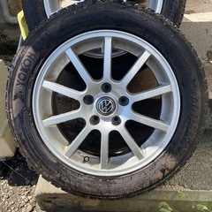 Volkswagen 16インチの純正アルミホイール4本セットYokohamaタイヤ4本付の画像